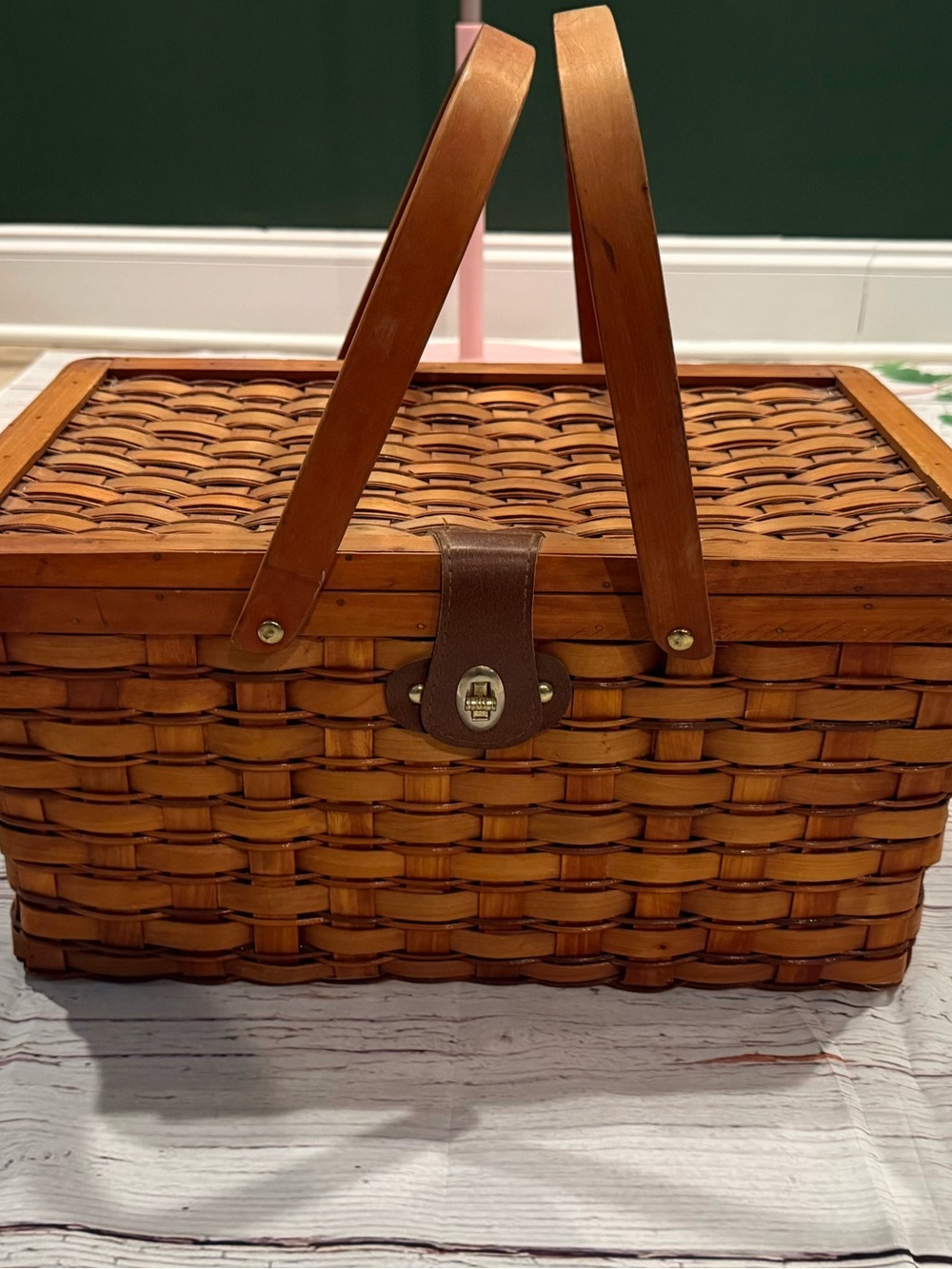Woven Picnic Basket Handbag in Warm Brown